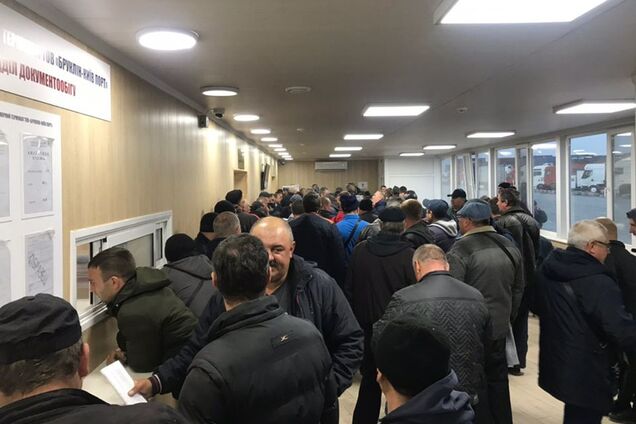 У въезда в Одесский порт очереди дальнобойщиков без масок