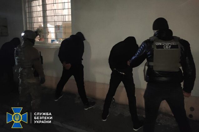 СБУ затримала бандитів, які грабували сільські відділення пошти на Одещині