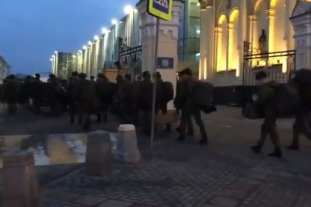 Кремль ввів війська у Москву через коронавірус: з'явилося відео