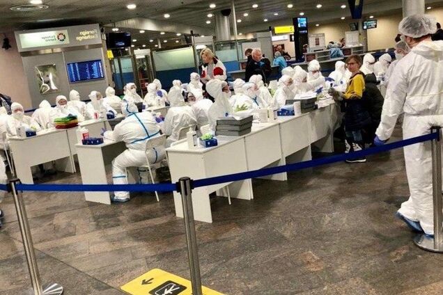 Перевірка на коронавірус у Шереметьєво потрапила на фото і відео