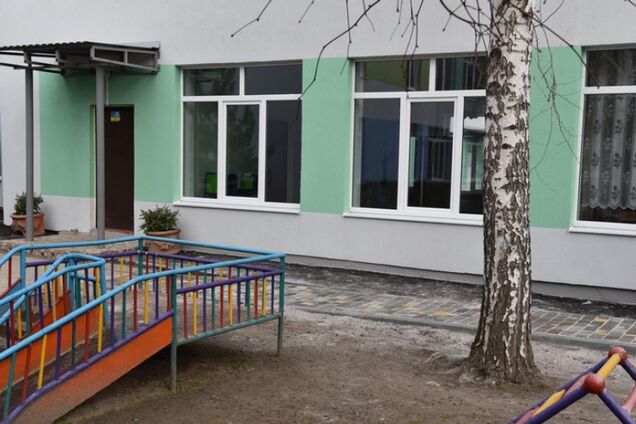 На Днепропетровщине в детсаду установили три унитаза, но одну перегородку