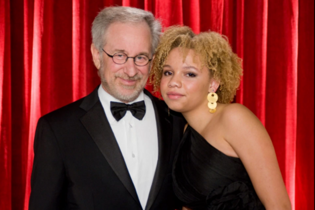 Ставшую порноактрисой дочь Спилберга обвинили в насилии: подробности скандала