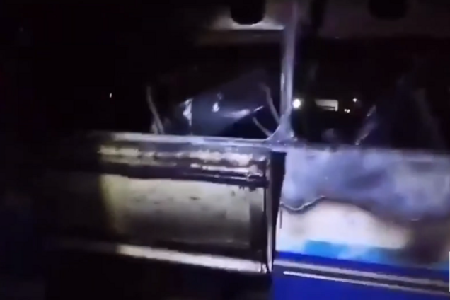 У Кривому Розі загорівся автобус із пасажирами: є постраждалі. Відео
