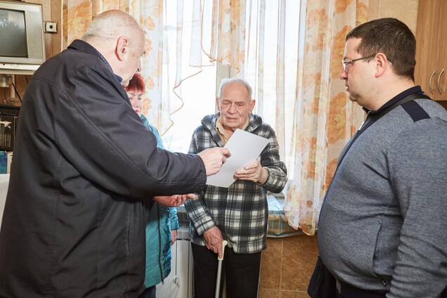 Фонд Новинского начал доставлять помощь ветеранам на время карантина