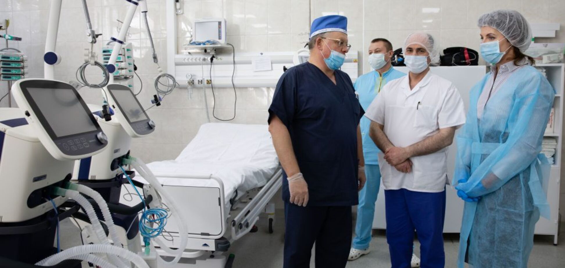 Дружина Порошенка передала київській лікарні відновлені апарати ШВЛ. Фото