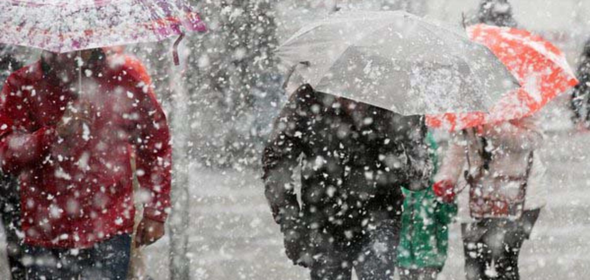 Сильні дощі і сніг: Україну накриє антициклон