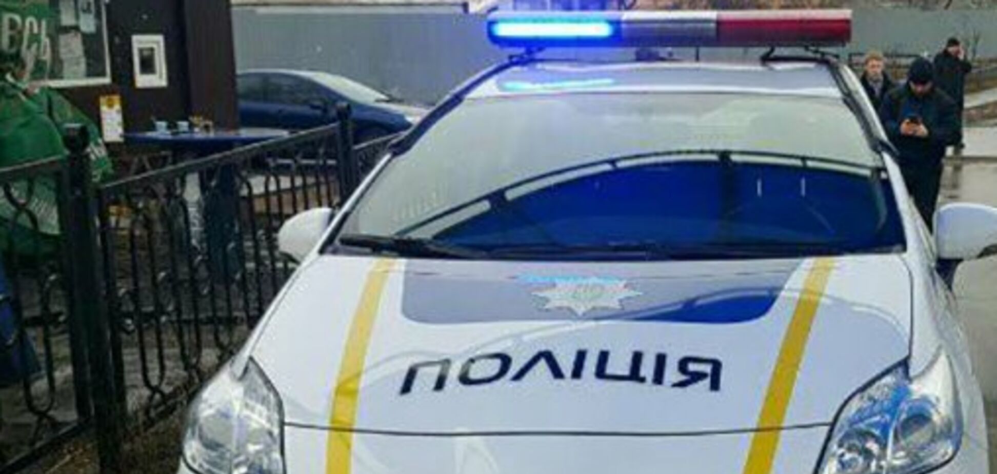 На Троещине на мужчину напали с ножом. Фото и видео 18+