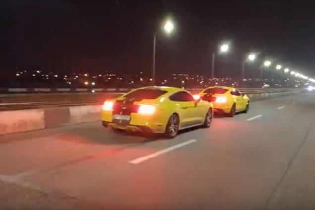 В Днепре владельцы элитных машин устроили аварию во время ночных гонок на мосту