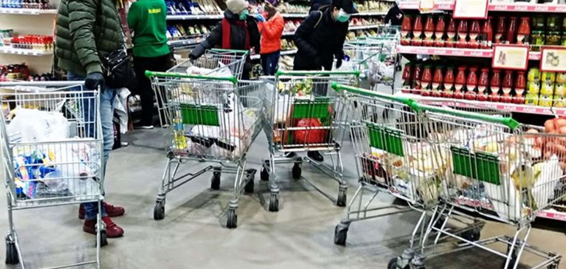 Українці спустошують супермаркети через коронавірус: показове фото