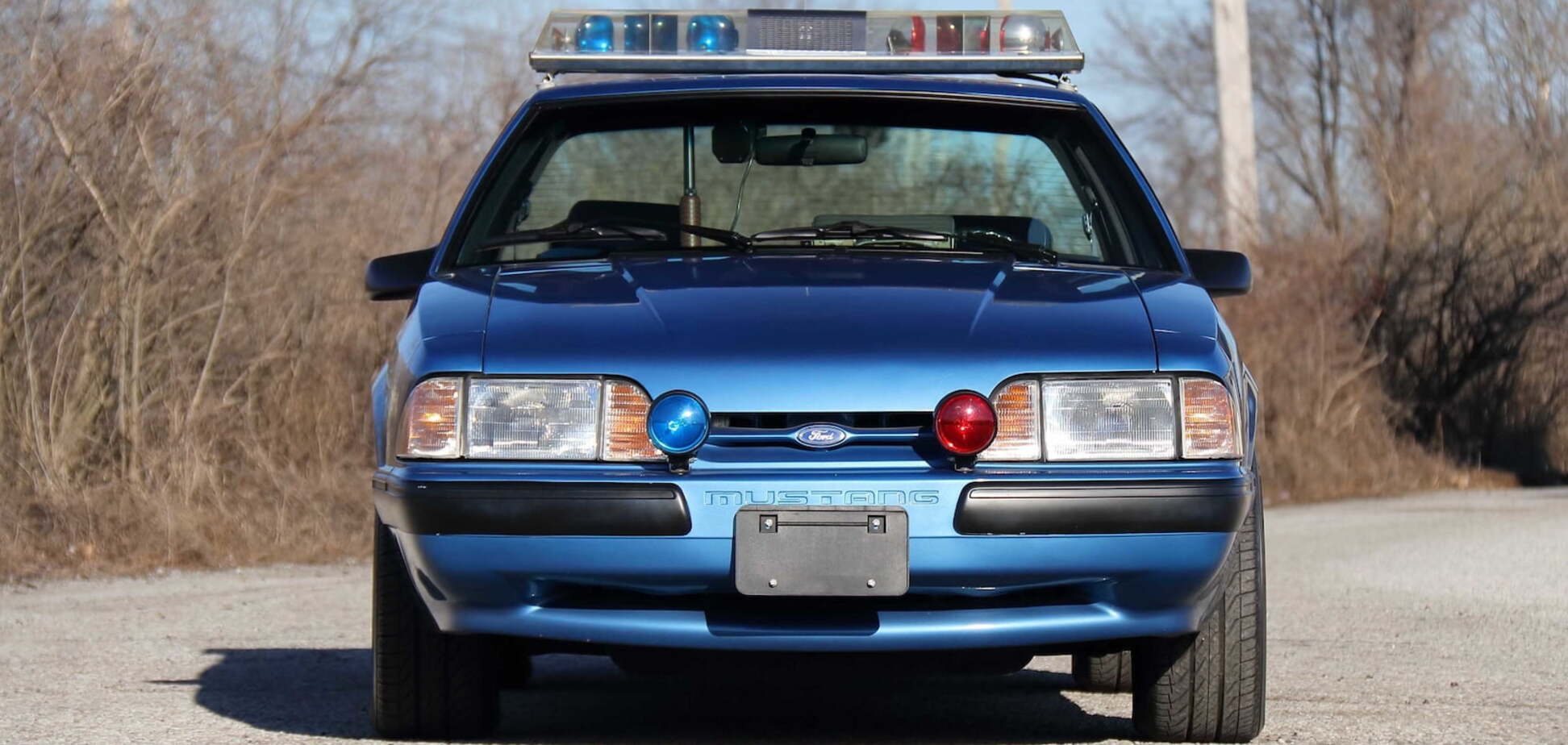 Как новый: 30-летний полицейский Ford Mustang продадут на аукционе