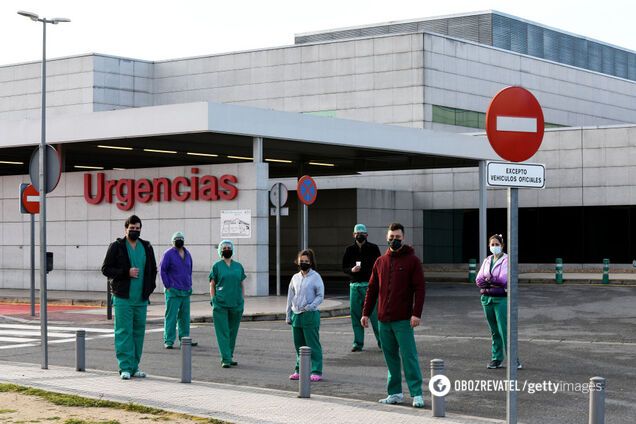 В больницах Испании пик из-за коронавируса: врачи выбирают, кто будет жить