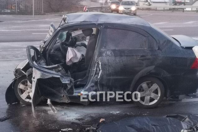 В Киеве в ДТП с инкассаторским авто погибли два человека. Фото и видео 18+