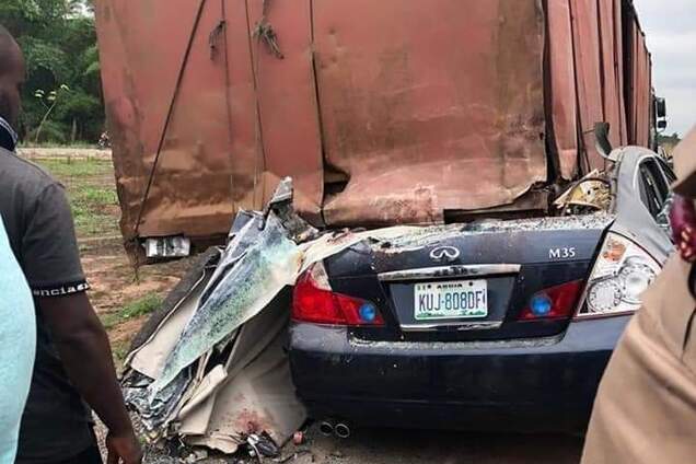 Попал под грузовик: известный футболист погиб в страшном ДТП