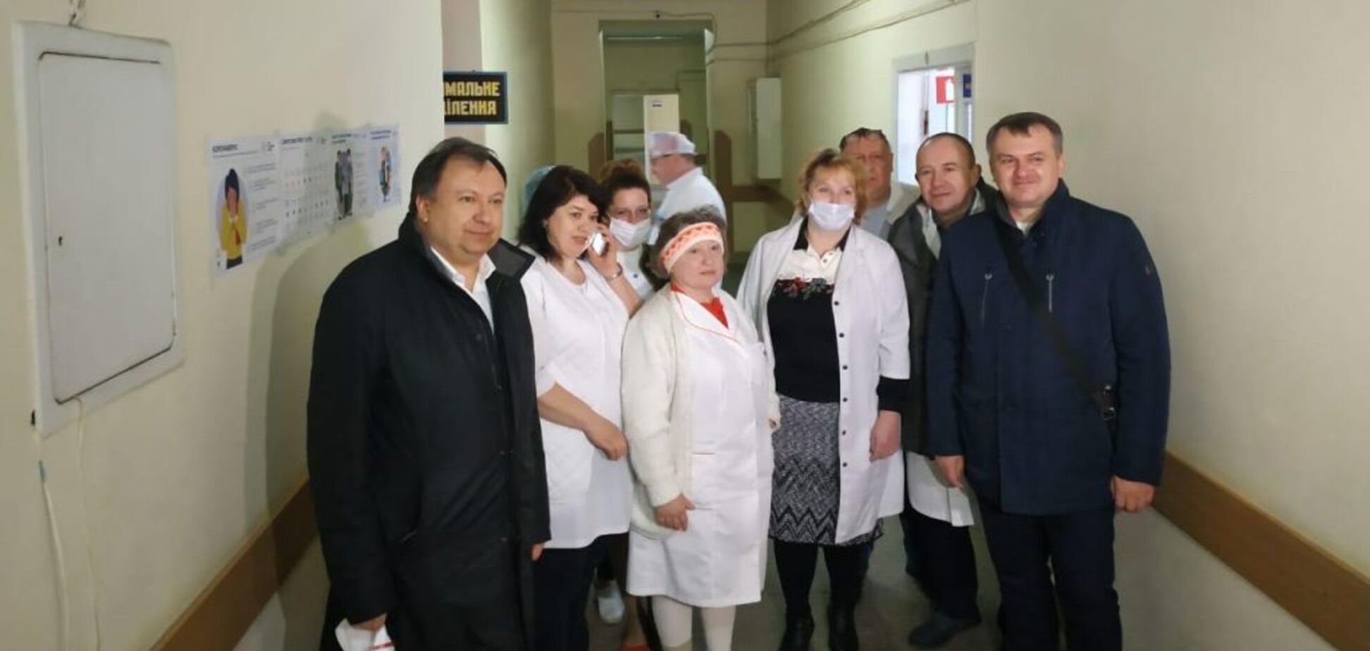 'Вместе - победим'. Фонд Порошенко передал реанимационное оборудование Львовскому госпиталя