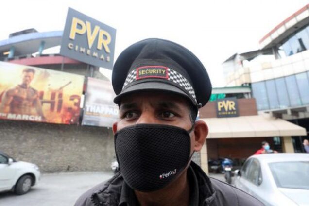 Індія повністю закриває кордони через коронавірус: названі терміни