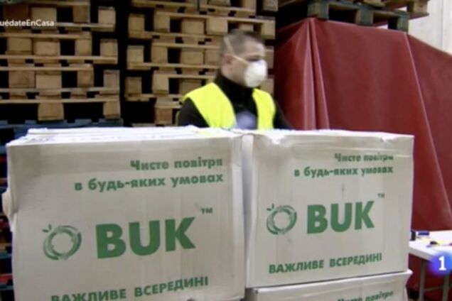 Журналіст розкрив "аферу" з поставками масок з України до Барселони. Фото і відео
