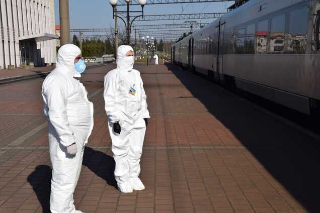 В Киев прибыл поезд из Польши с 600 украинцами