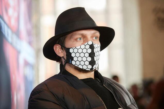 Усик призвал украинцев 'не забивать голову' коронавирусом