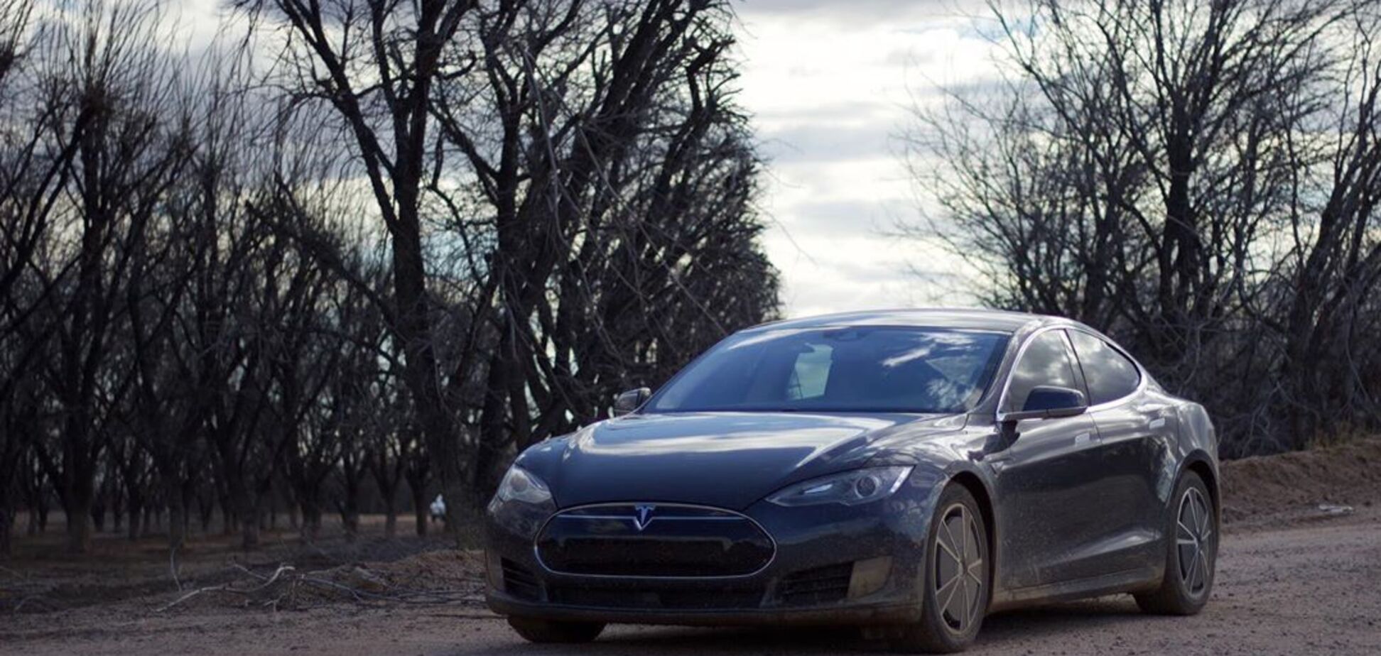 Tesla з пробігом 235 000 км: що сталося з її батареєю
