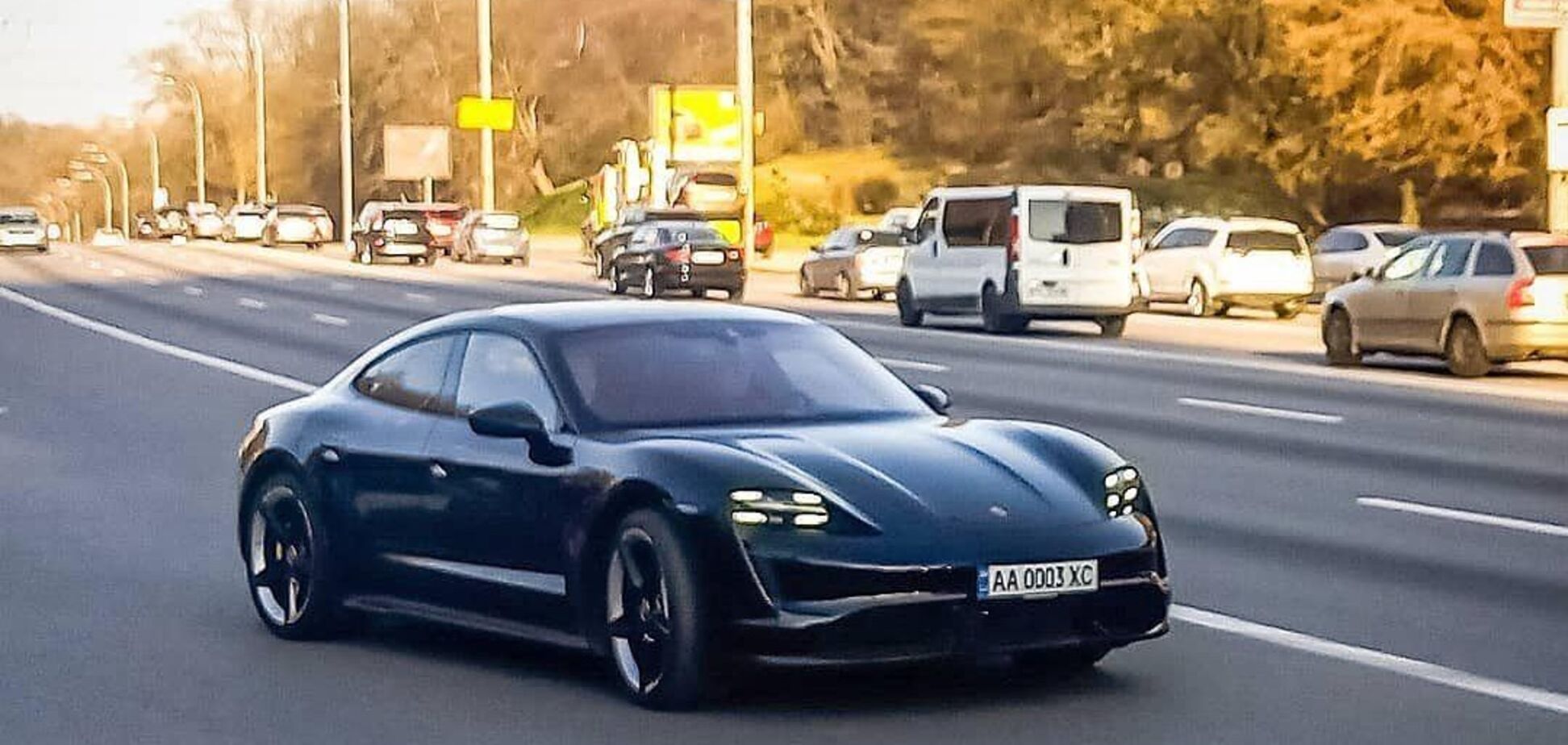 Електромобіль за 180 000 євро помітили на українських дорогах