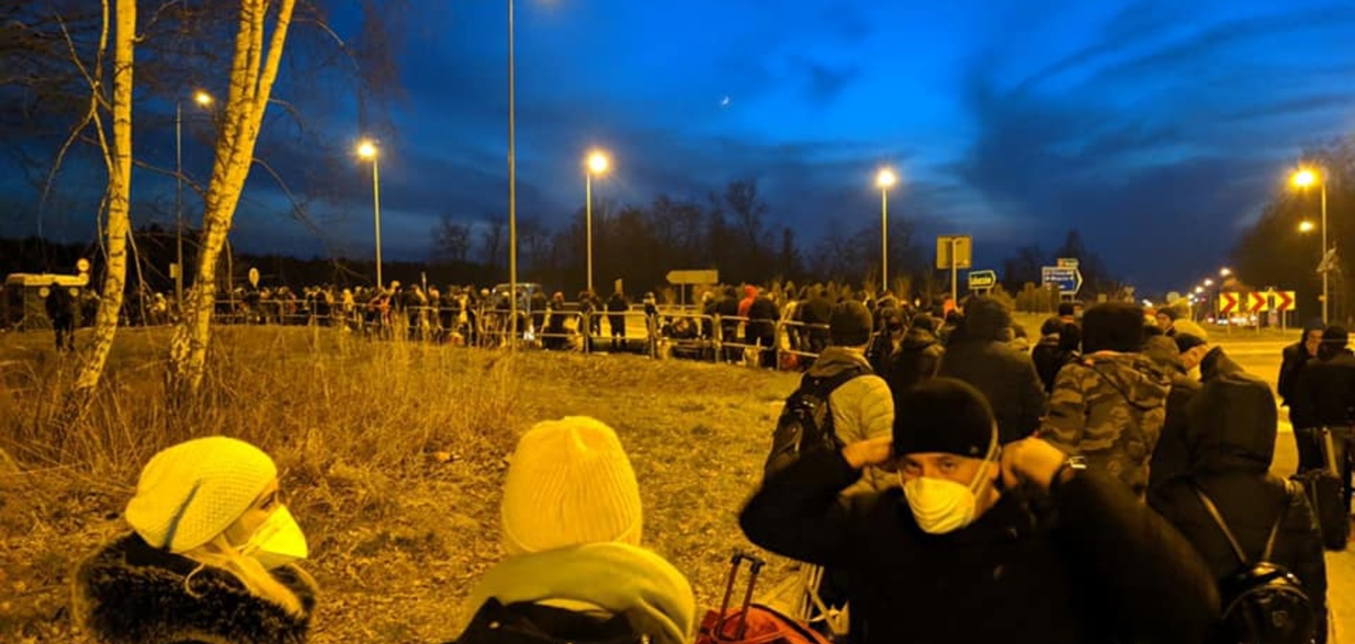 На польской границе образовались огромные очереди. Фото и видео