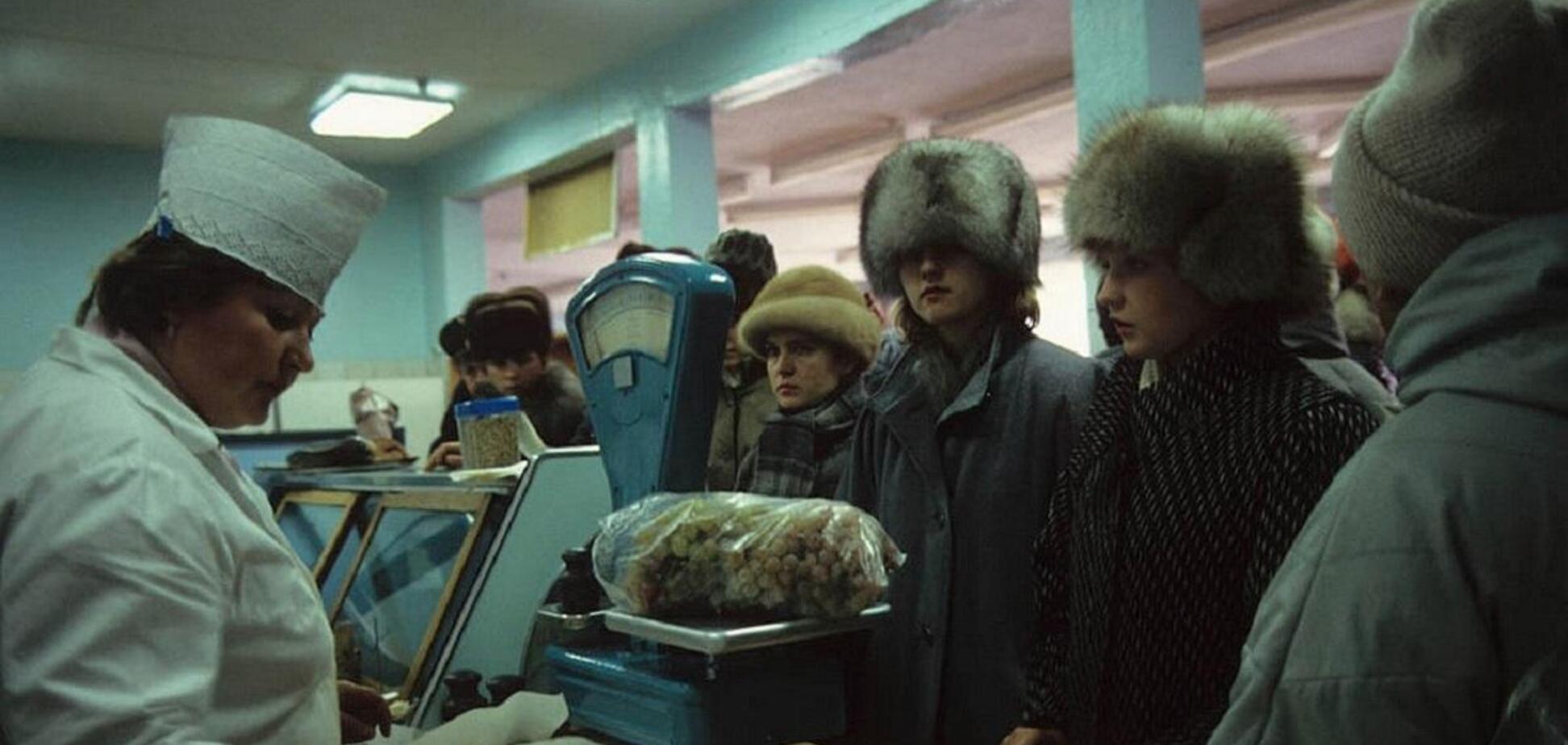 Некачественные продукты и бесконечные очереди: что ели люди в СССР