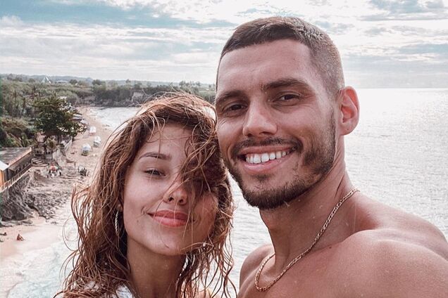 'Холостяк' Добрынин и его невеста разделись на камеру: откровенное фото