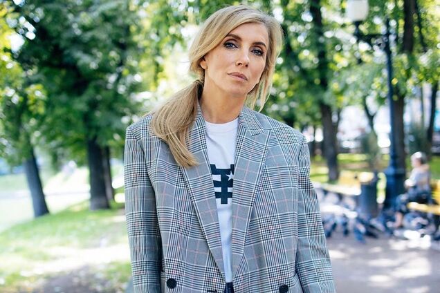 51-летняя экс-жена Бондарчука показала фигуру в откровенном купальнике