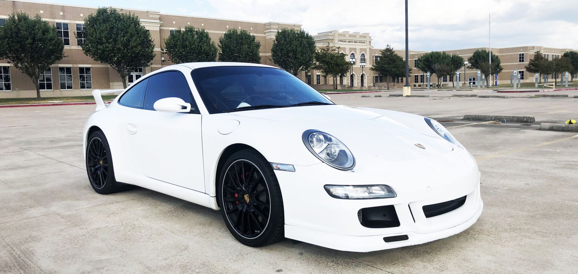 На троих: необычный Porsche 911 выставили на продажу