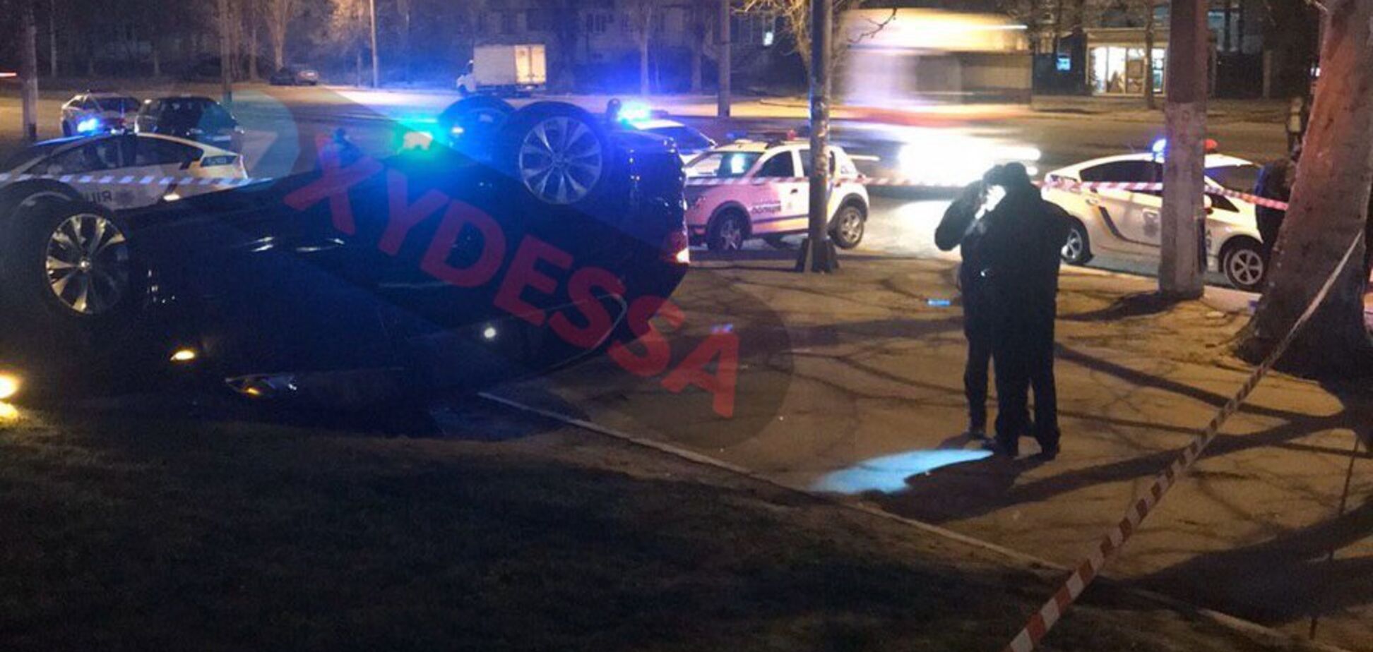 В Одессе перевернулся BMW с пьяным полицейским за рулем. Фото