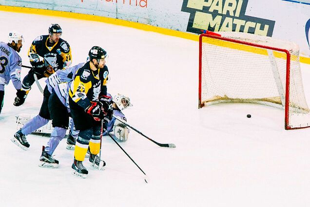 Обманные финты, красивые девятки и удачные добивания: топ-7 лучших шайб 1/4 финала плей-офф