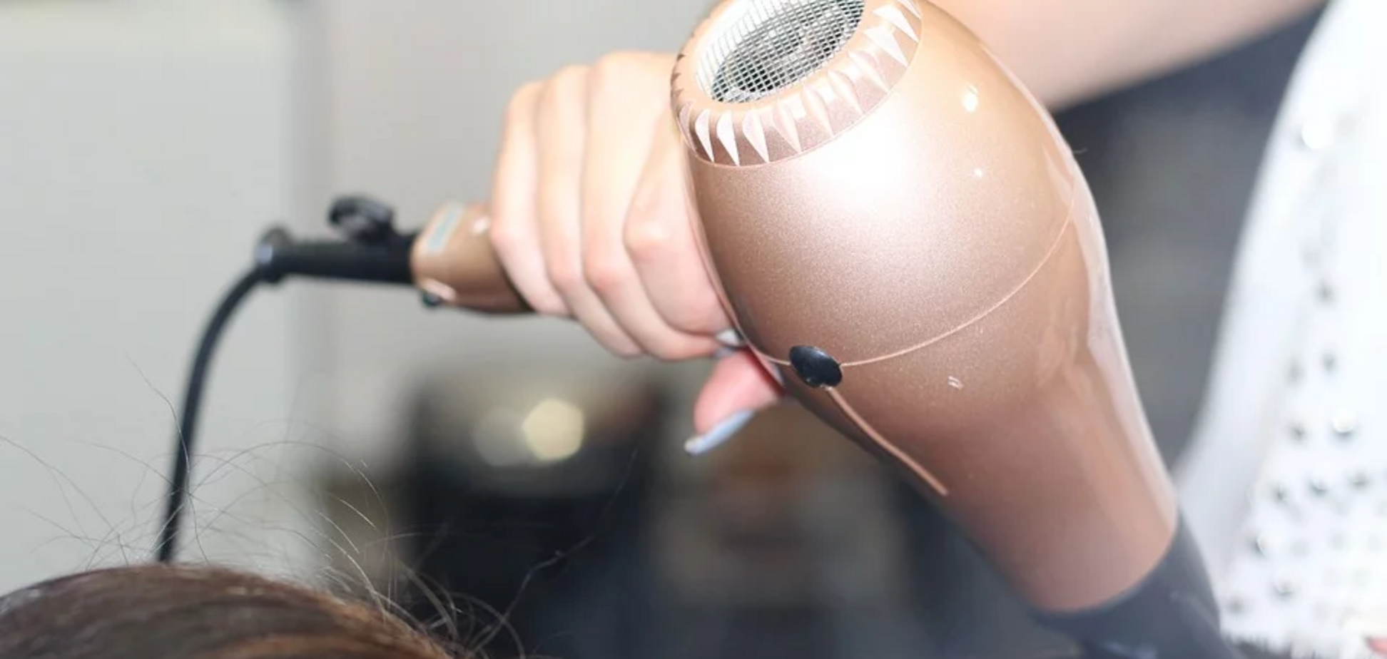 На Закарпатье молодую пару убил фен: видео с места событий. 18+