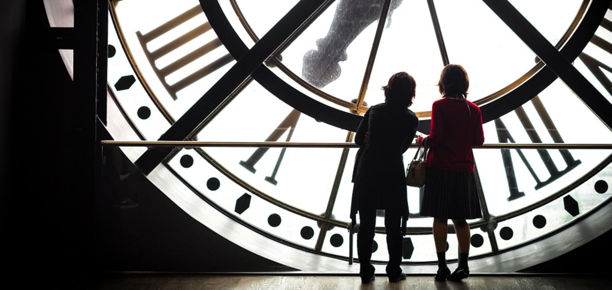 Як знизити ризики від переведення годинника на літній час: поради лікарів і психологів