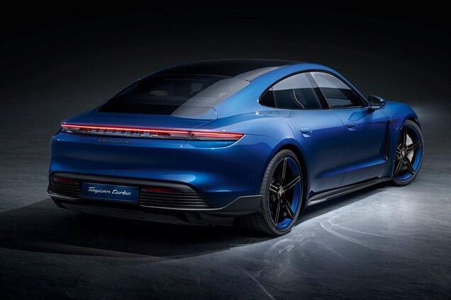 В Германии показали дизайнерскую версию Porsche Taycan с карбоновым обвесом