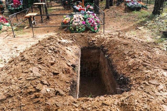 У Дніпрі вирили сотні могил для померлих від коронавiрусу