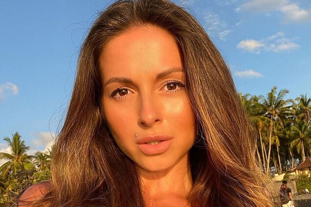 Певицу Нюшу разгромили из-за голых ягодиц на фото