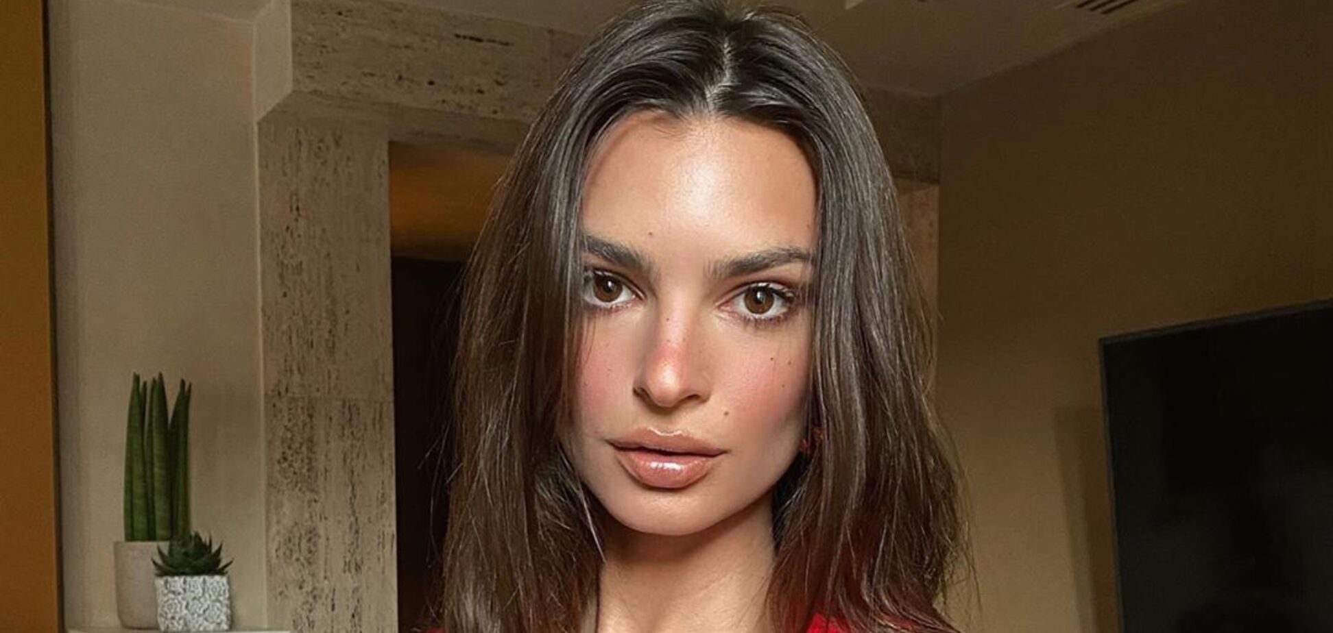 Ратаковски полностью разделась на камеру: пикантное фото