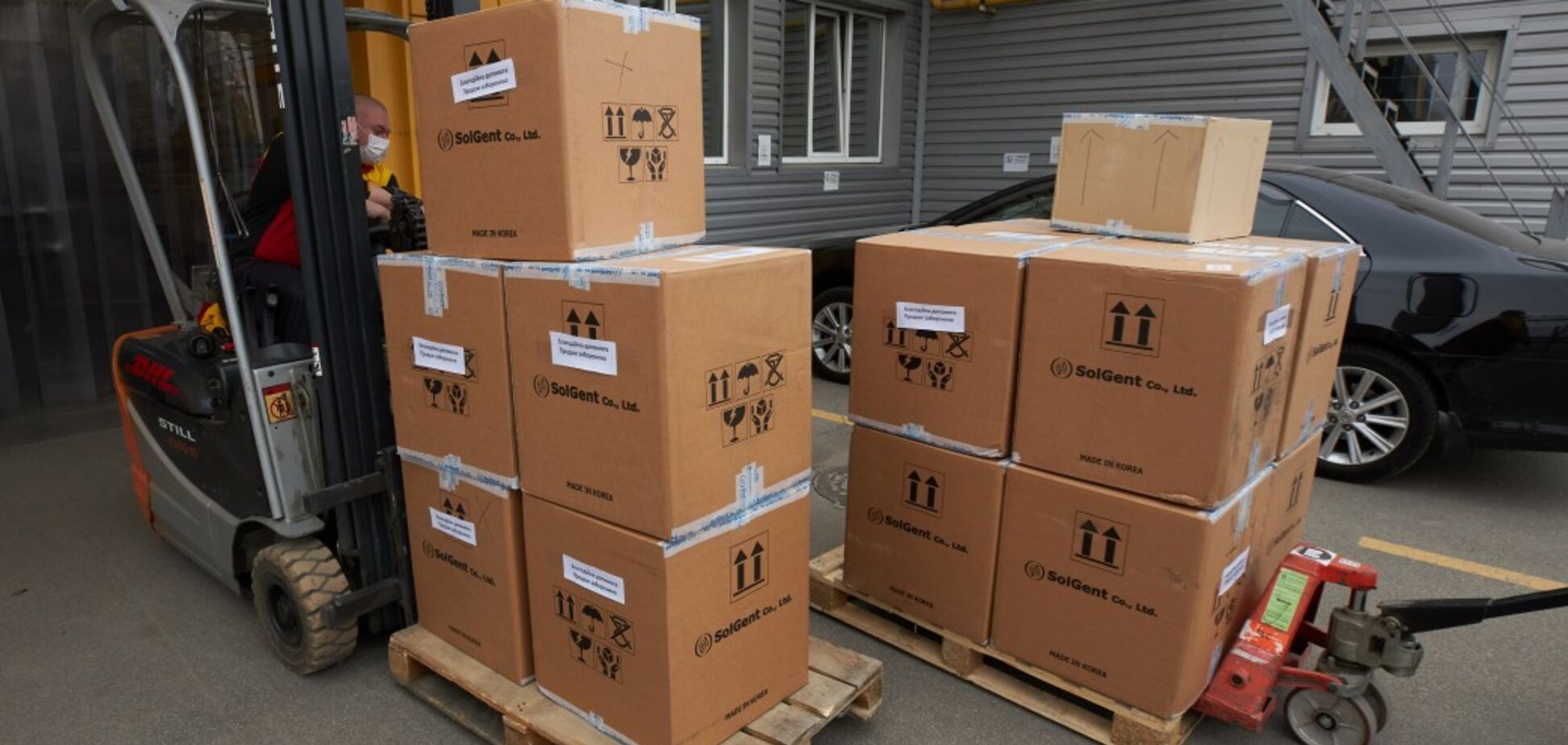 Високоточні ПЛР-тести прибули з Південної Кореї до України