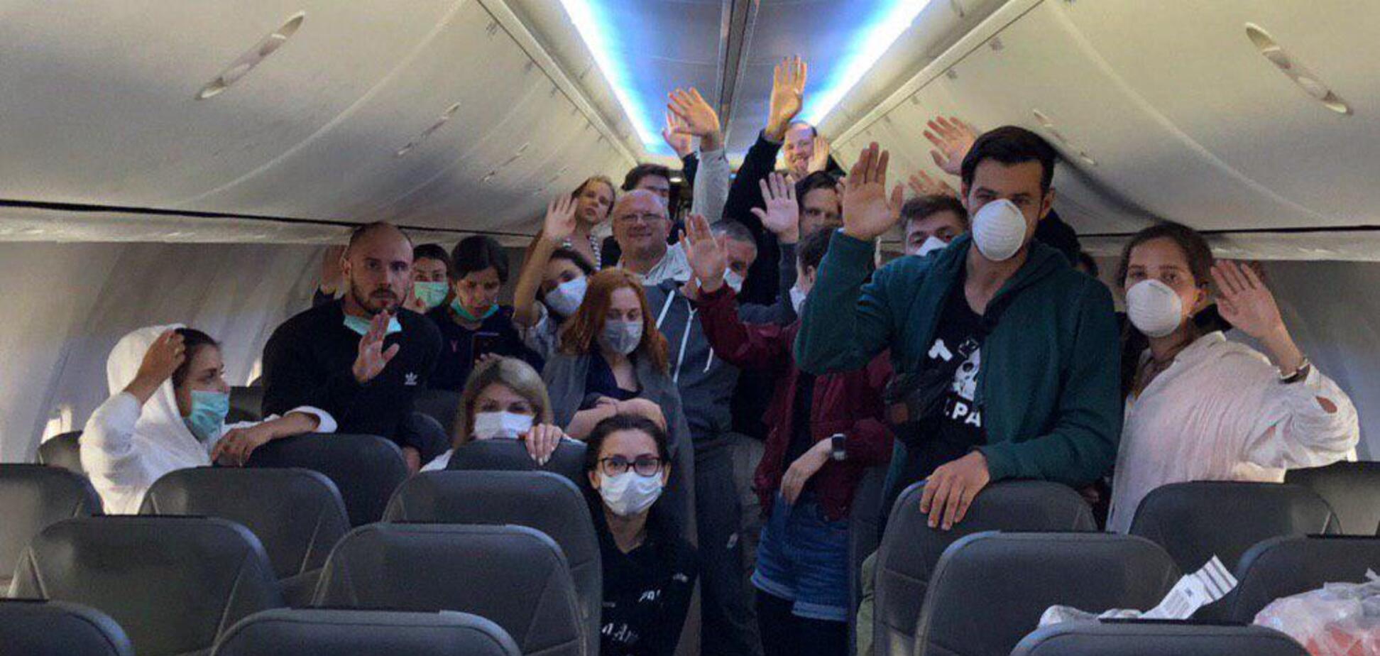 Будуть у літаках до кінця! Українці з Балі висунули ультиматум