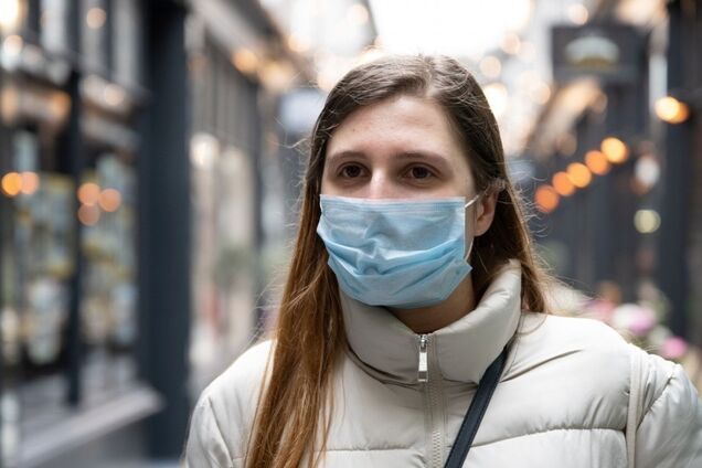 Кто должен носить маски из-за коронавируса: в ВОЗ дали четкий ответ