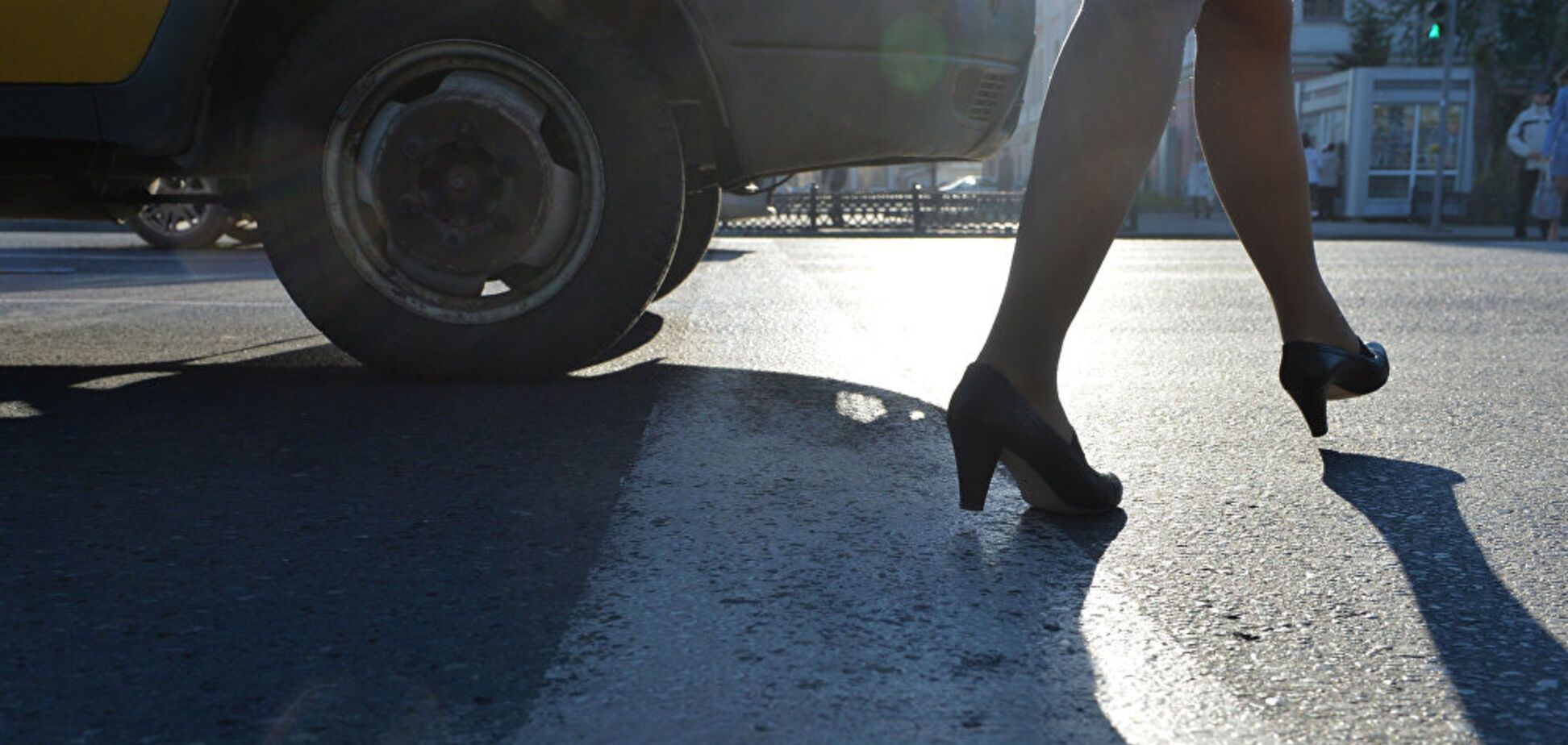 У Дніпрі автомобіль збив жінку на 'зебрі'. Фото