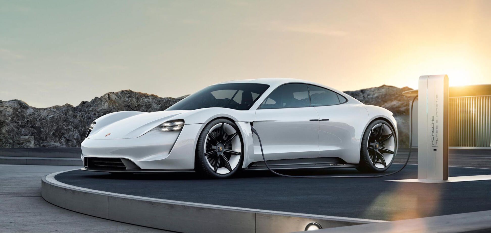 Электрический спорткар Porsche Taycan в Украине исчез с 'полок' еще до презентации