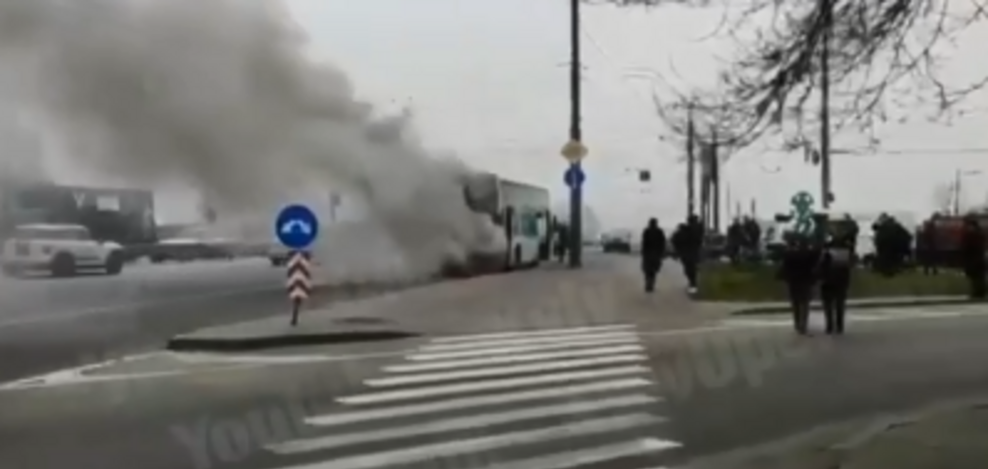 У Києві спалахнув пасажирський автобус