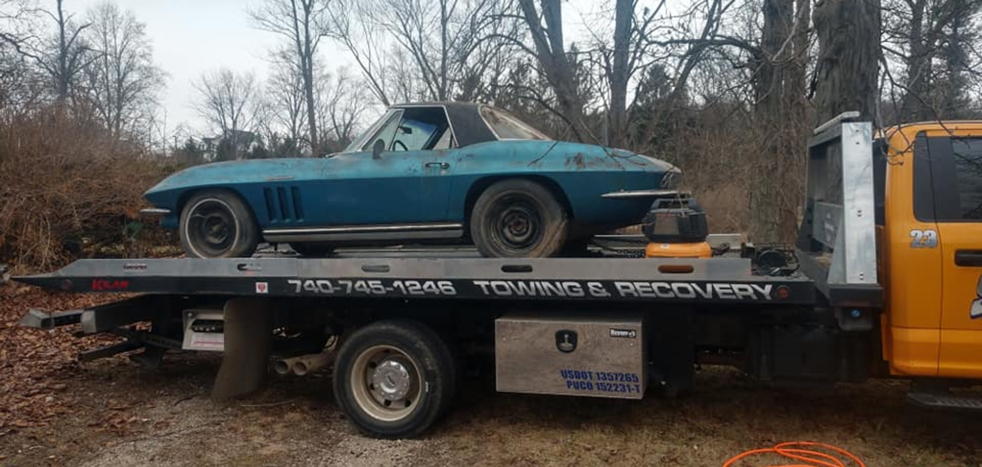 В гараже среди мусора нашли брошенное авто за $100 000