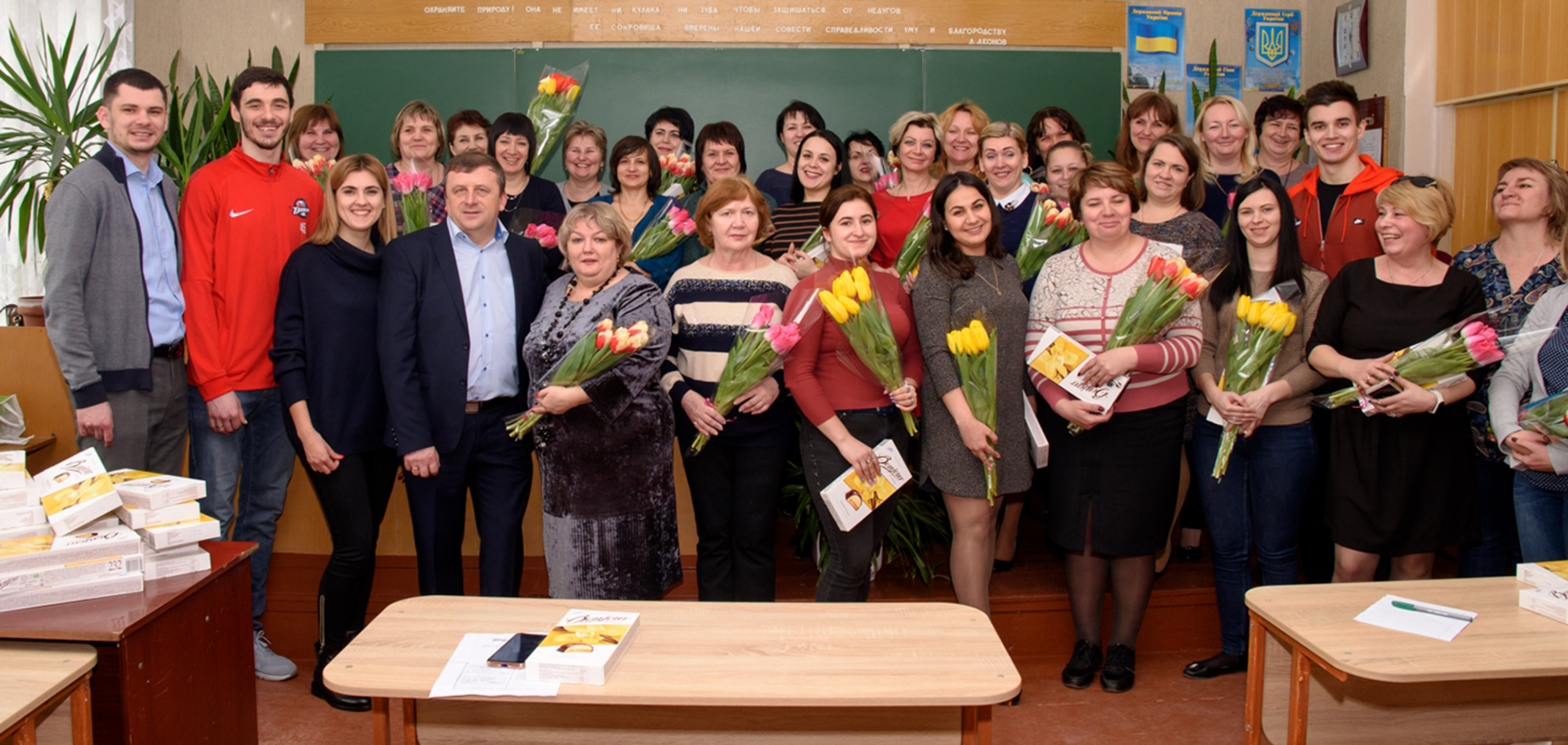 Хоккейный клуб 'Донбасс' поздравил женщин с 8 Марта