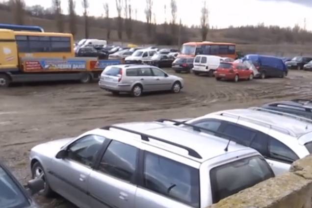 Поліцейські продали авто зі штрафмайданчика на Рівненщині на 7 млн грн