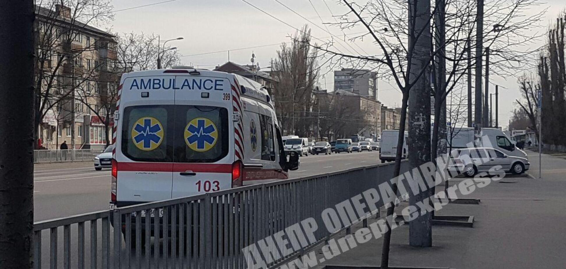 В Днепре мужчина разбился насмерть при падении с многоэтажки. Фото и видео 18+