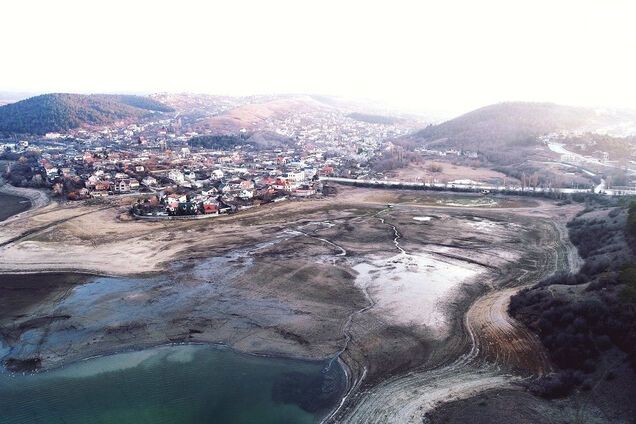 Симферопольское водохранилище обмелело: появились фото и видео