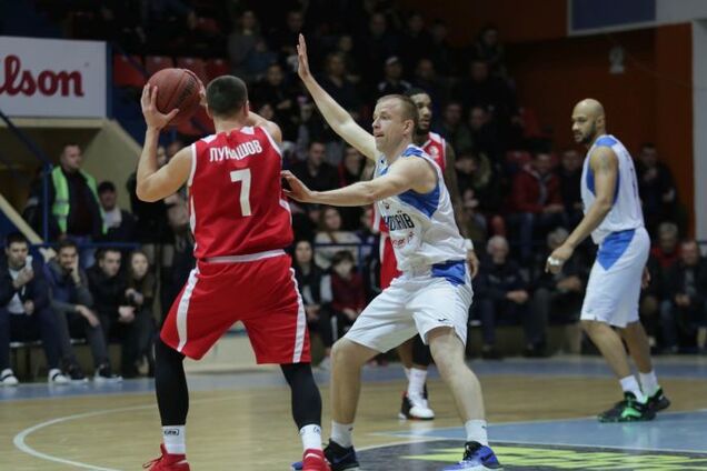 У Суперлізі Парі-Матч неймовірний кидок вирішив долю зустрічі