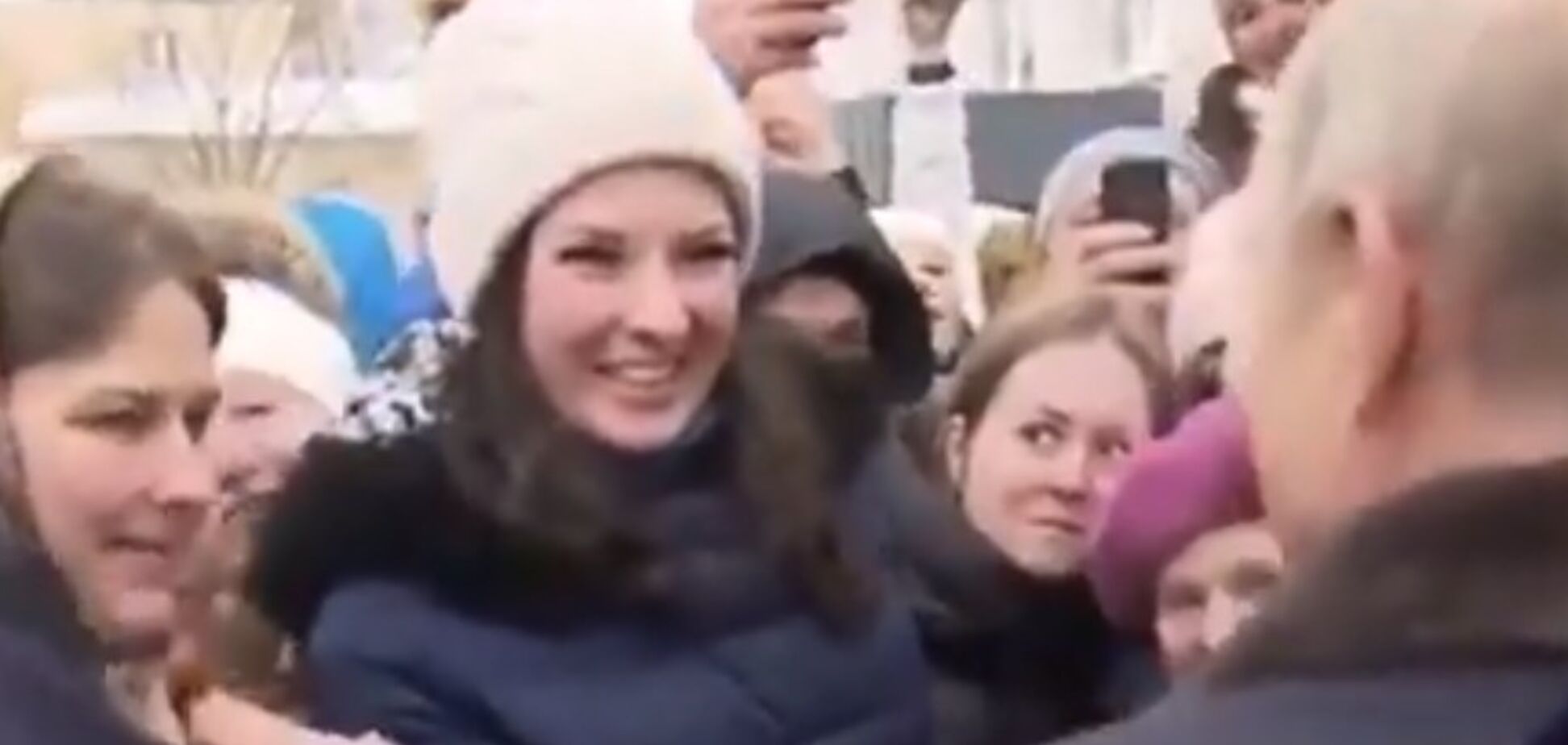 Росіянка запропонувала Путіну одружитися з нею. Відео